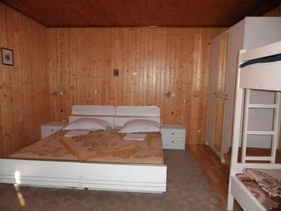 Standard Apart Daire, 1 Yatak Odası, Teras, Avlu