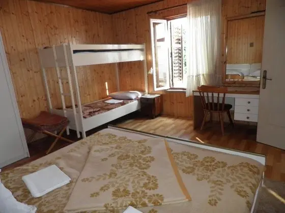 Standard Apart Daire, 1 Yatak Odası, Teras, Avlu