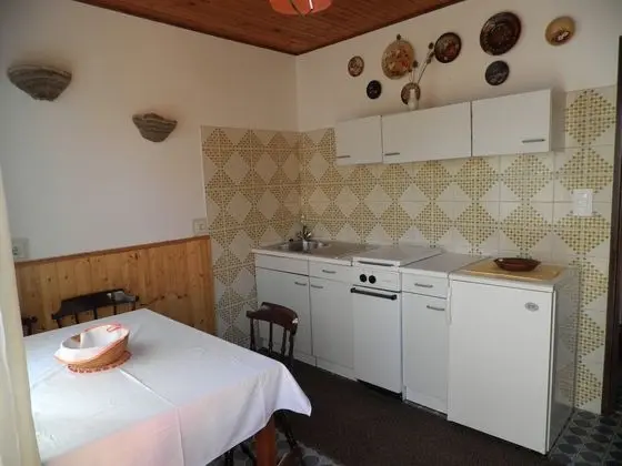 Standard Apart Daire, 1 Yatak Odası, Teras, Avlu