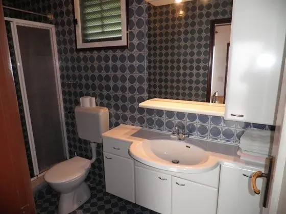 Standard Apart Daire, 1 Yatak Odası, Teras, Avlu