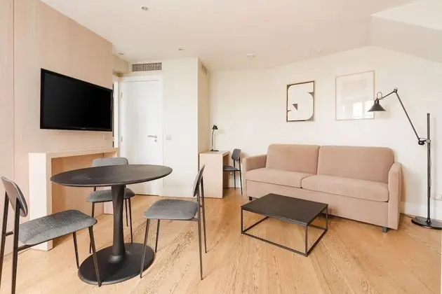 Standard Süit, Teras