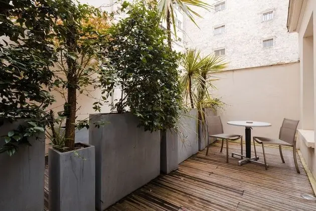 Standard Süit, Teras