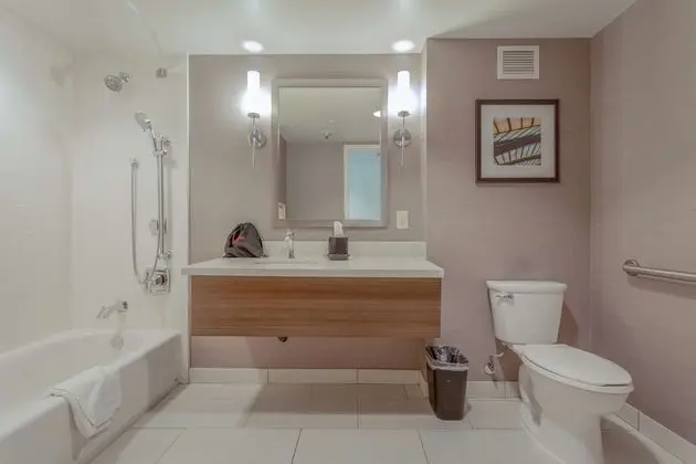 Oda, 1 En Büyük (King) Boy Yatak, Engellilere Uygun (Mobility Tub)
