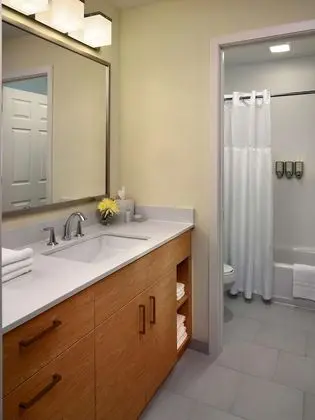 Süit, Birden Çok Yatak, Engellilere Uygun (King + Queen Bed, Hearing)