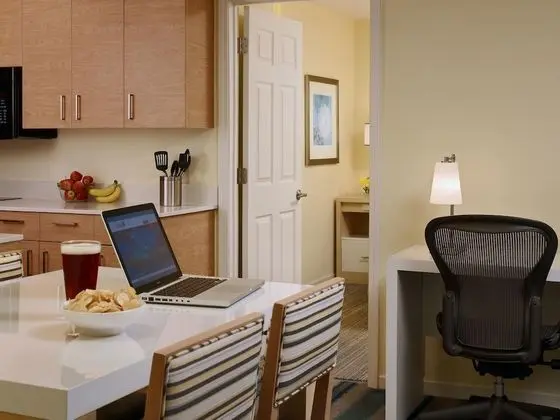 Süit, 2 Yatak Odası (1 King and 2 Double Beds)