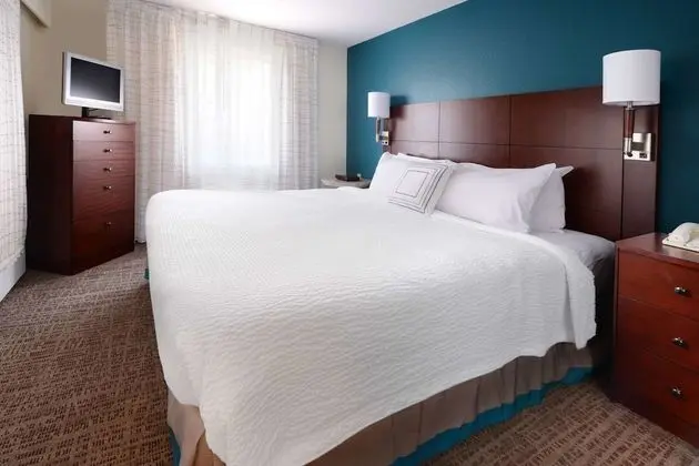 Süit, 1 Büyük (Queen) Boy Yatak ve Çekyat, Engellilere Uygun (Mobility Roll in Shower One Bedroom)