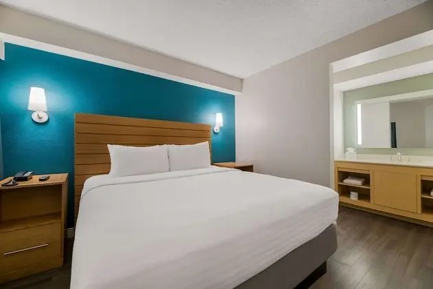 Süit, Birden Çok Yatak (Suite-King+Queen, Mobility Accessible)
