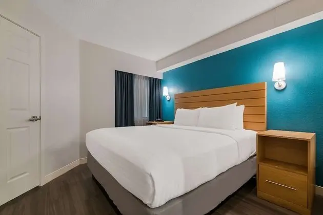 Süit, Birden Çok Yatak (Suite-King+Queen, Mobility Accessible)