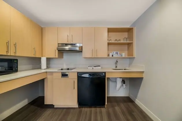 Süit, Birden Çok Yatak (Suite-King+Queen, Mobility Accessible)
