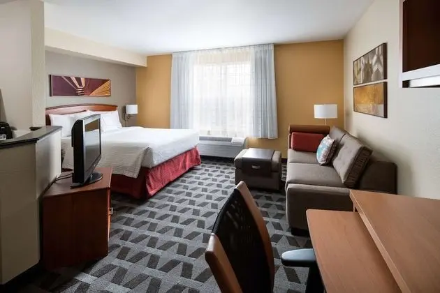 Süit, 1 Büyük (Queen) Boy Yatak ve Çekyat, Engellilere Uygun (Mobility/Hearing One Bedroom)
