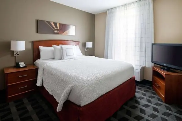 Süit, 1 Büyük (Queen) Boy Yatak ve Çekyat, Engellilere Uygun (Mobility/Hearing One Bedroom)