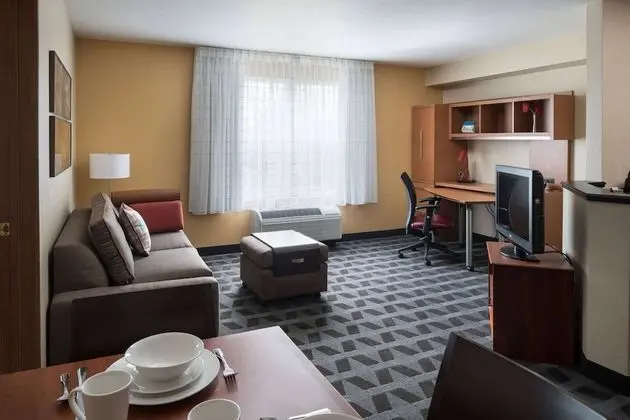 Süit, 1 Büyük (Queen) Boy Yatak ve Çekyat, Engellilere Uygun (Mobility/Hearing One Bedroom)