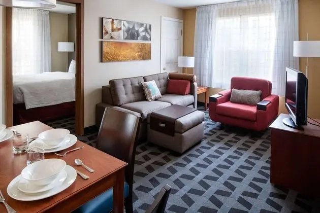 Süit, 1 Büyük (Queen) Boy Yatak ve Çekyat, Engellilere Uygun (Mobility/Hearing One Bedroom)