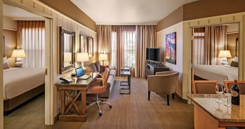 Süit, Birden Çok Yatak (Two Bedroom Two Kings)