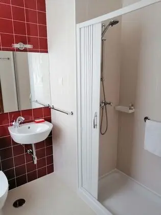 Basic Tek Büyük veya İki Ayrı Yataklı Oda (2)