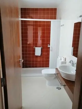 Basic Tek Büyük veya İki Ayrı Yataklı Oda (2)