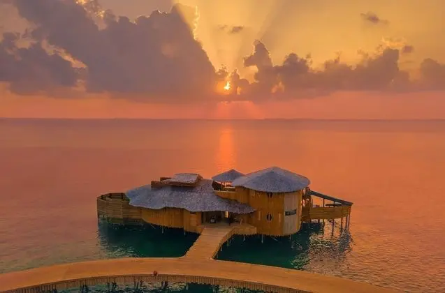 4 Bedroom Water Reserve with Slide