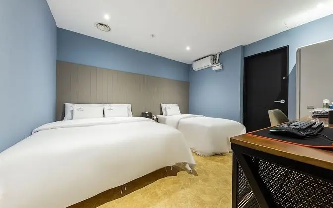 Oda (Karaoke party room (Netflix/styler av)