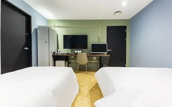 Oda (Karaoke party room (Netflix/styler av)