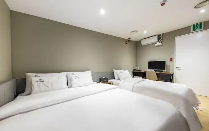 Oda (Karaoke party room (Netflix/styler av)