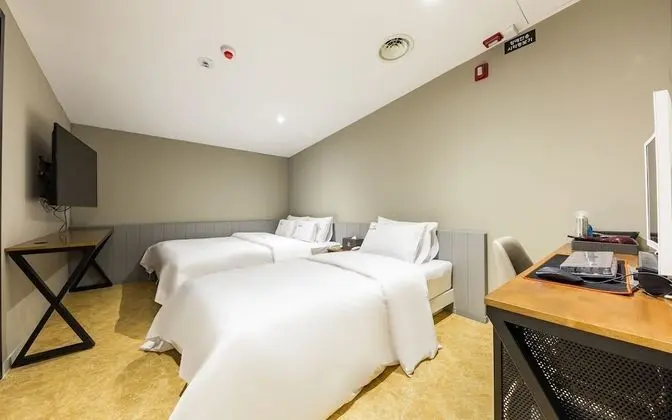 Oda (Karaoke party room (Netflix/styler av)