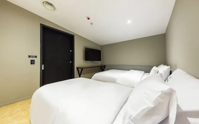 Oda (Karaoke party room (Netflix/styler av)