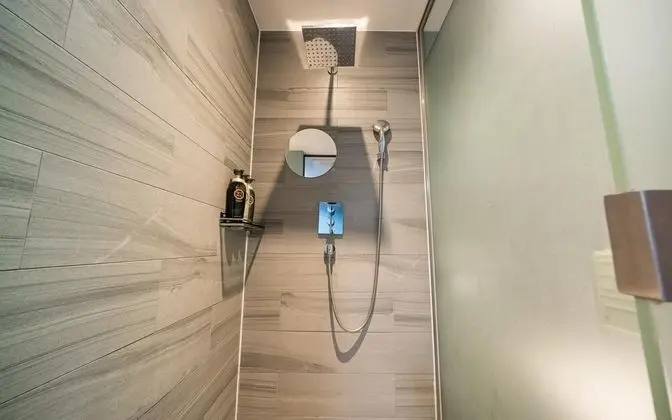 Oda (Semi-special room (NETFLIX viewing av)