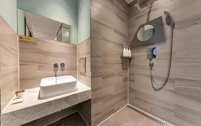 Oda (Semi-special room (NETFLIX viewing av)