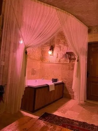 Suite, Manzarasız, Jakuzili (2 Kişilik)