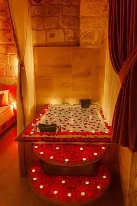 Suite, Manzarasız, Jakuzili (2 Kişilik)