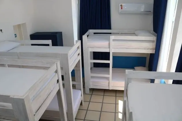 Ortak Ranzalı Oda, Sadece kadınlar için, Özel Banyo, Deniz Manzaralı (Tremembes)
