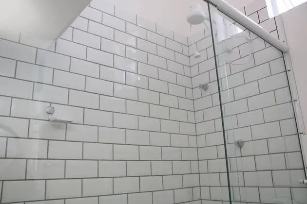 Ortak Ranzalı Oda, Sadece kadınlar için, Özel Banyo, Deniz Manzaralı (Tremembes)