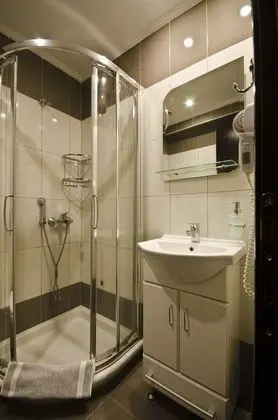 Comfort Tek Büyük veya İki Ayrı Yataklı Oda