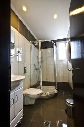 Comfort Tek Büyük veya İki Ayrı Yataklı Oda