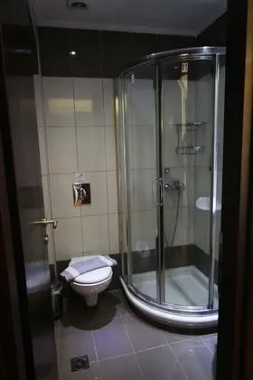 Comfort Tek Büyük veya İki Ayrı Yataklı Oda