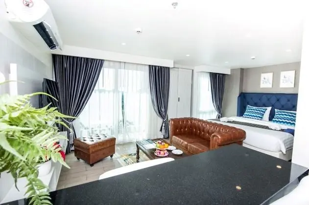 Club Deluxe