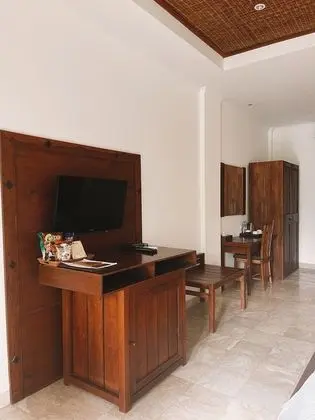 Deluxe Tek Büyük Yataklı Oda, Havuz Manzaralı