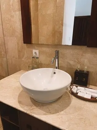 Deluxe Tek Büyük Yataklı Oda, Havuz Manzaralı