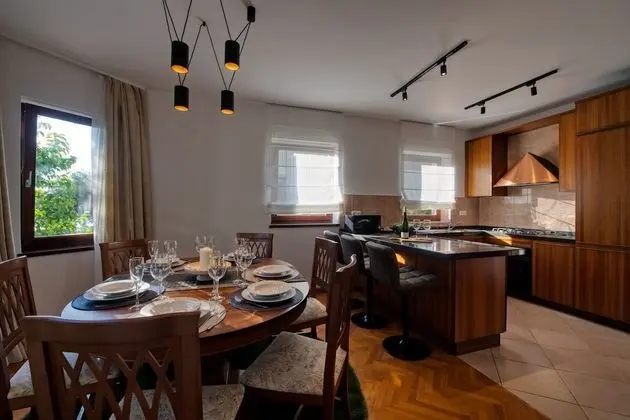 Design Villa, 5 Yatak Odası, Sıcak Su Havuzu, Deniz Manzaralı