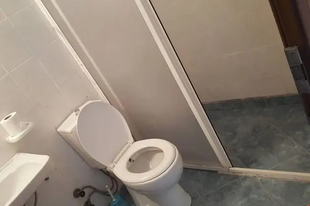 Havuz ve Dağ Manzaralı Üç Kişilik Oda