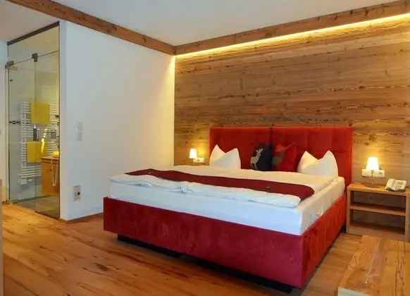 Büyük Yataklı Tek Kişilik Oda