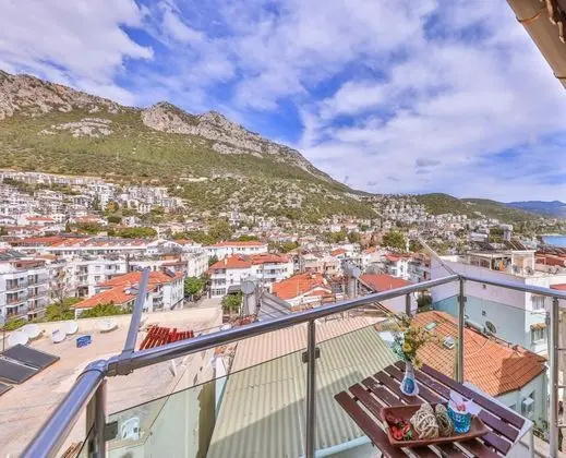 Teraslı Standart Oda, Şehir veya Dağ Manzaralı, Balkonlu