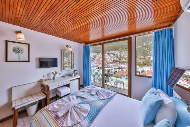 Teraslı Standart Oda, Şehir veya Dağ Manzaralı, Balkonlu