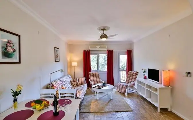 Apart Daire 1 Bahçe Manzaralı
