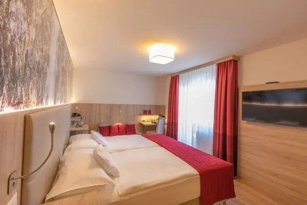 Superior Tek Büyük Yataklı Oda, 2 Tek Kişilik Yatak, Balkon, Ek Bina