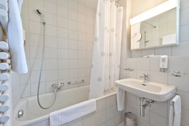 Superior Tek Büyük Yataklı Oda, 2 Tek Kişilik Yatak, Balkon, Ek Bina