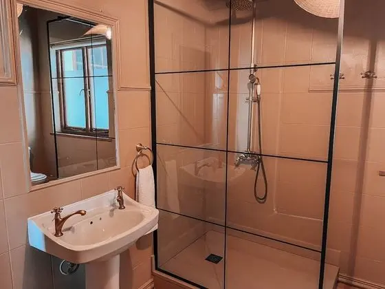 Standard Tek Büyük Yataklı Oda, Banyolu/Duşlu, Deniz Manzaralı (Large)
