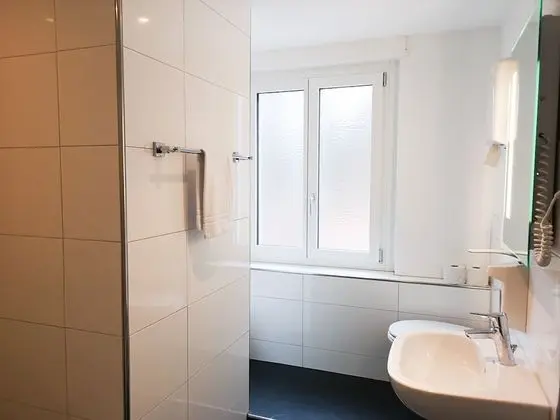Tek Kişilik Oda, Ortak Banyo