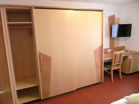 Tek Büyük Yataklı Oda