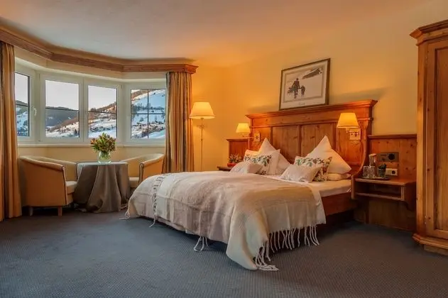 Tek Büyük Yataklı Oda, Balkon, Dağ Manzaralı